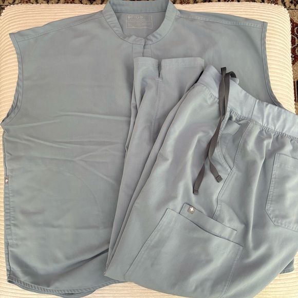 Figs Gray Blue Scrub Set - Picture 1 of 11